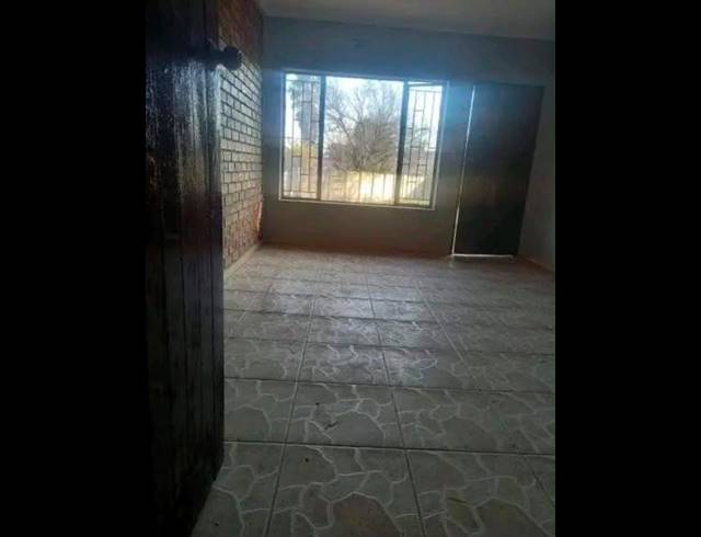 2 BEDROOM PROPERTY TO RENT IN CRYSTAL PARK